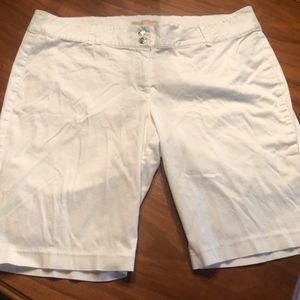 MICHAEL KORS White Snap Button SHORTS SIZE 14 FLAT